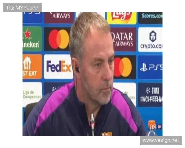 巴萨小将踩弗里克的座位坐回替补席,弗里克来了段死亡凝视 巴萨小将踩弗里克的座位坐回替补席,弗里克来了段死亡凝视